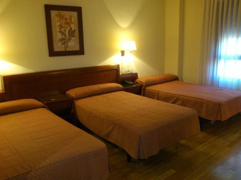 Hostal Plaza Mayor Torrejón de Ardoz Buitenkant foto