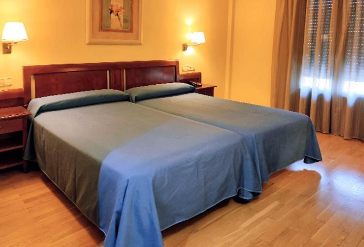 Hostal Plaza Mayor Torrejón de Ardoz Buitenkant foto