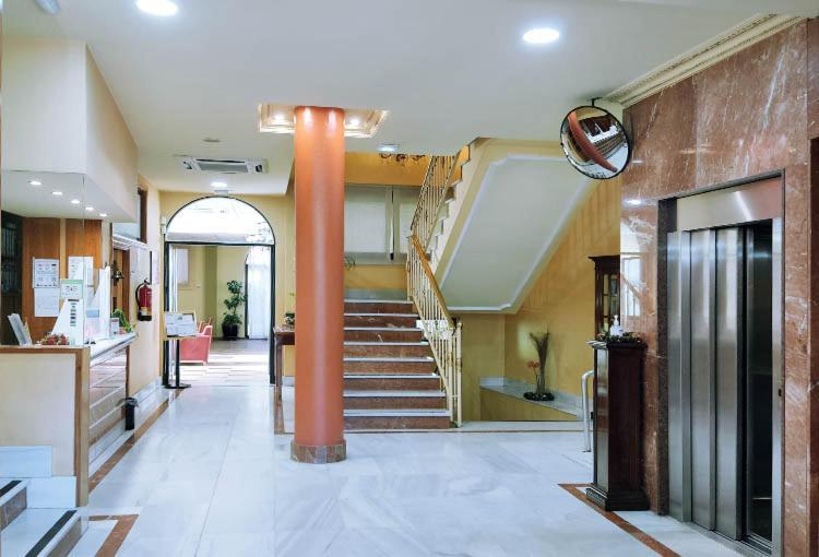 Hostal Plaza Mayor Torrejón de Ardoz Buitenkant foto