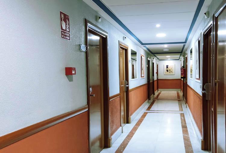 Hostal Plaza Mayor Torrejón de Ardoz Buitenkant foto